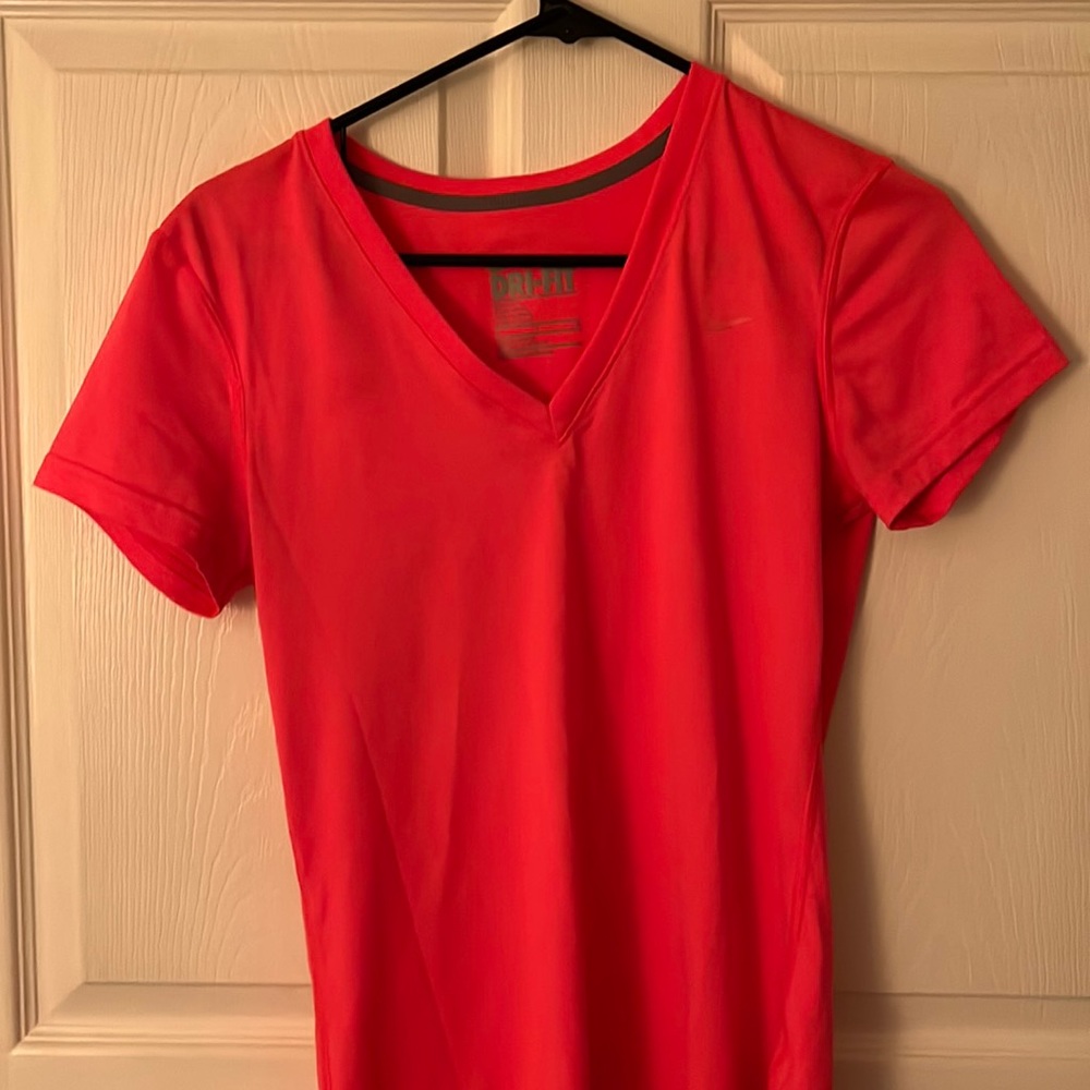 Nike dri-fit t-shirt pink small